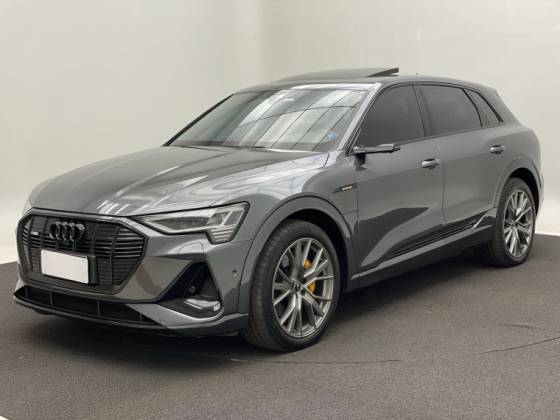 AUDI E-TRON ELÉTRICO PERFORMANCE BLACK QUATTRO AUDI E-TRON ELÉTRICO PERFORMANCE BLACK QUATTRO